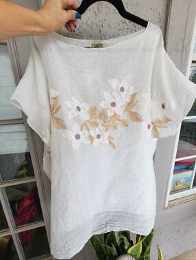 Paisley White Embroidered Floral Linen Top - White